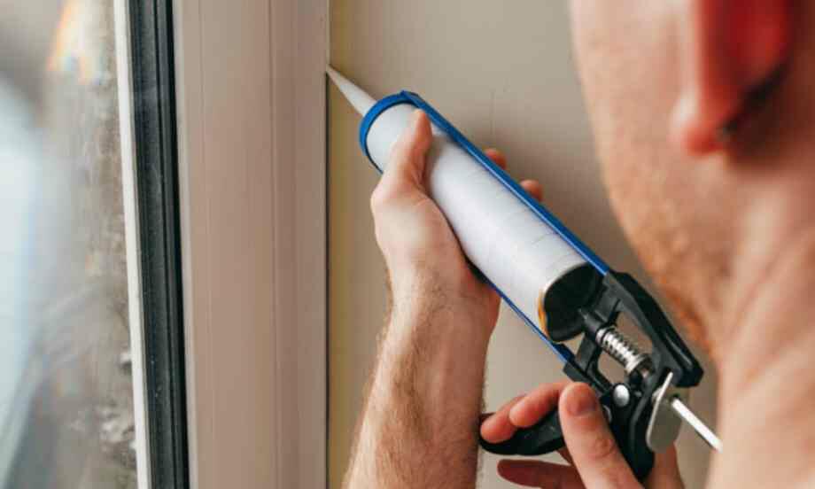 Bostik DIY Slovakia zatieranie skar pri listach a dverach akrylom 2 title