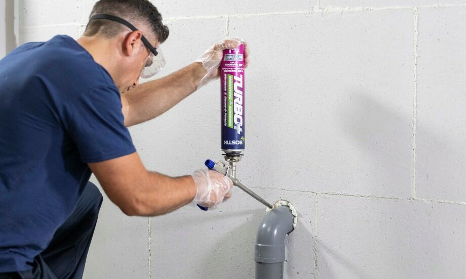 Bostik DIY Poland Tutorial Filling gaps around pipe teaser image