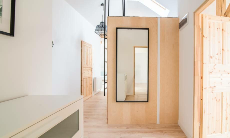 Bostik DIY Hungary How to glue mirror to wall teaser image