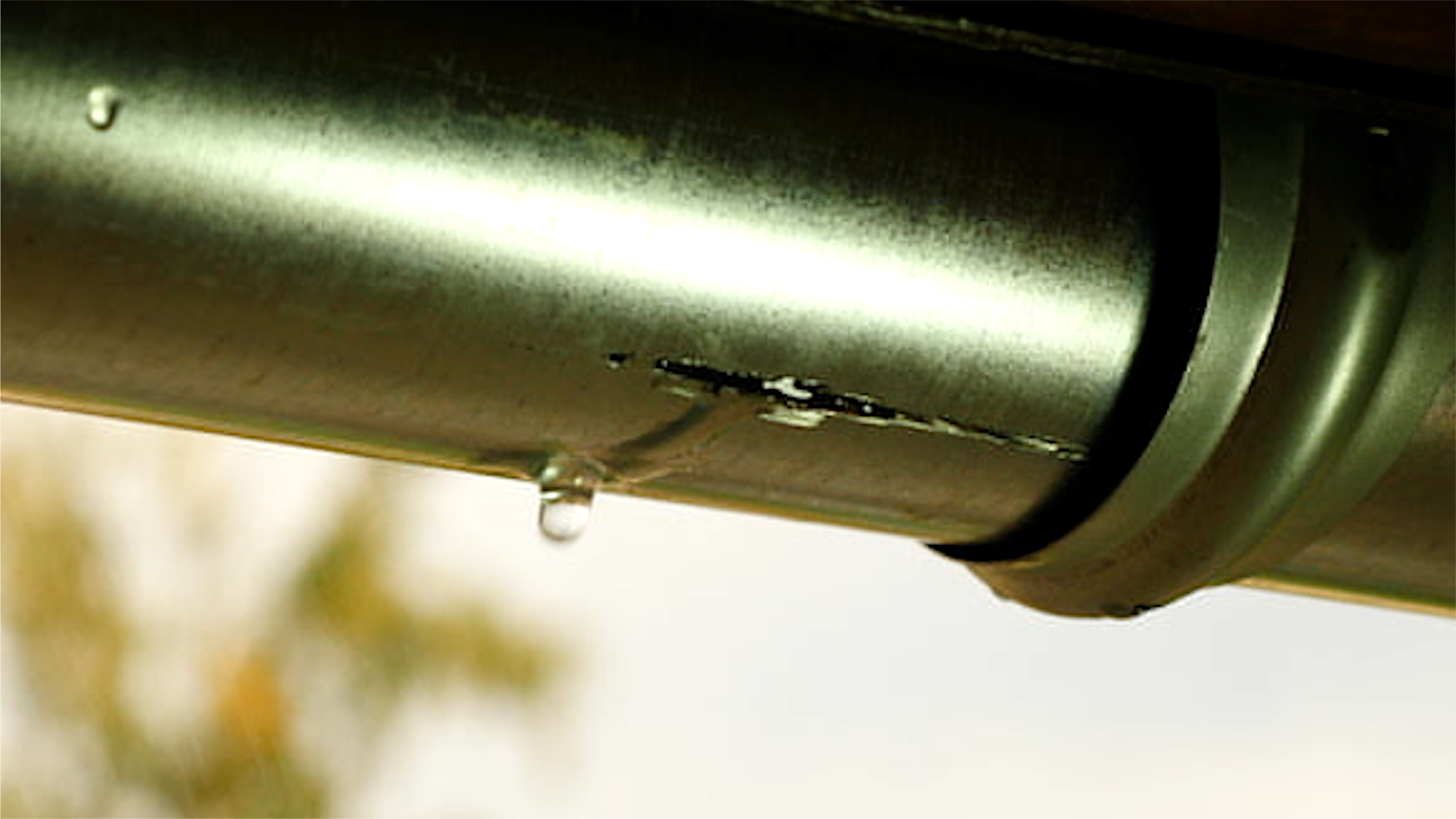 Bostik DIY Moldova Waterstop TEASER IMAGE repara fisura din jgheab