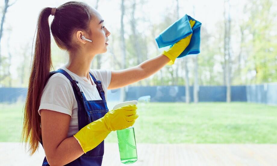 Bostik DIY Poland how to remove glue from glass teaser image