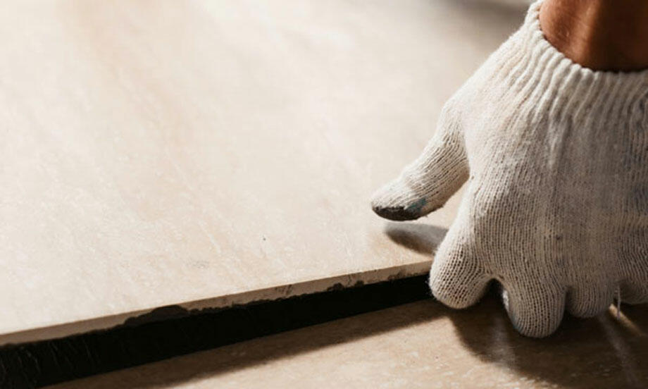 Bostik DIY Hungary install tiles on ground teaser image