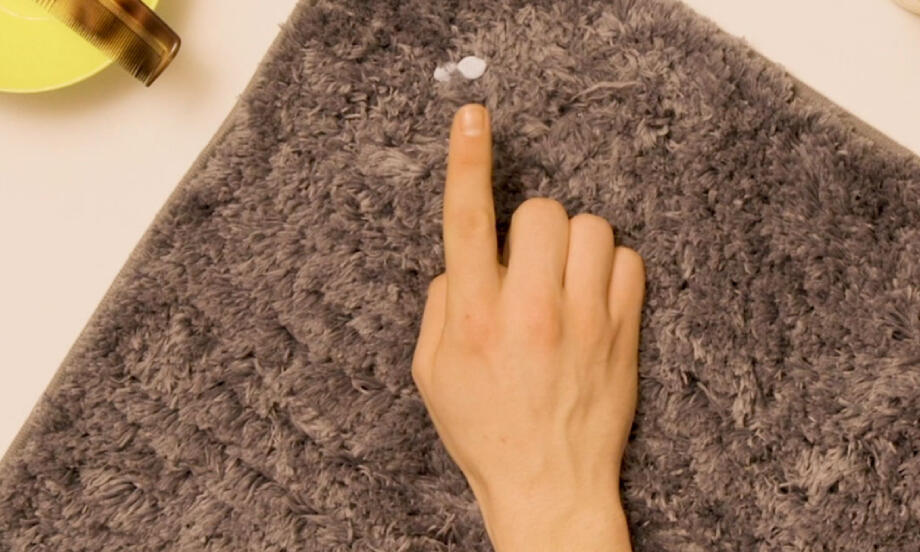 Bostik DIY Hong Kong Mandarin Chinese how to remove Blu Tack from carpet teaser