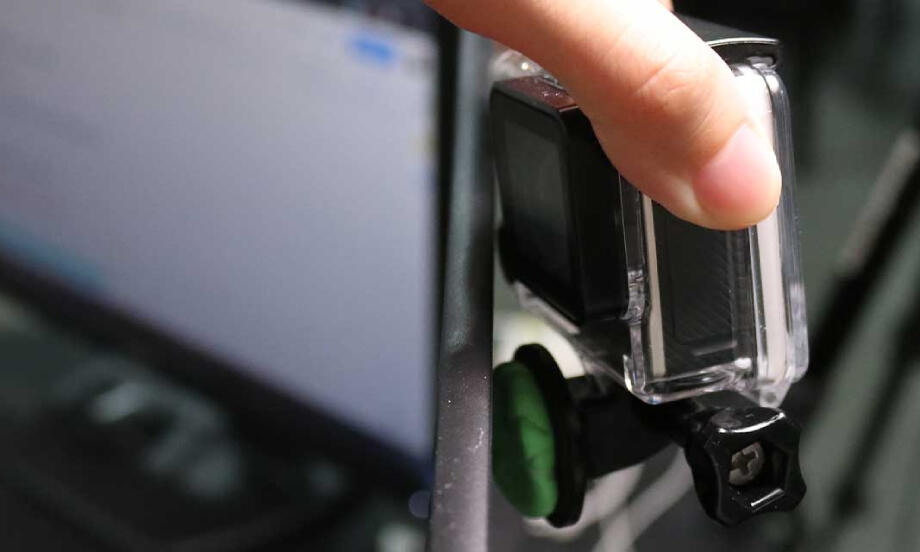 Bostik DIY Hong Kong Mandarin Chinese tutorial how to mount your camera with blu tack banner