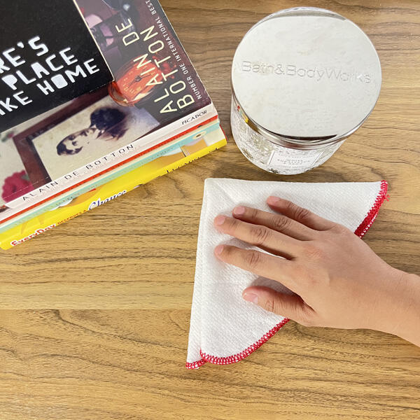 Bostik-DIY-PH-How to Keep Flowers in Place with Blu-Tack-Step 2-600x600