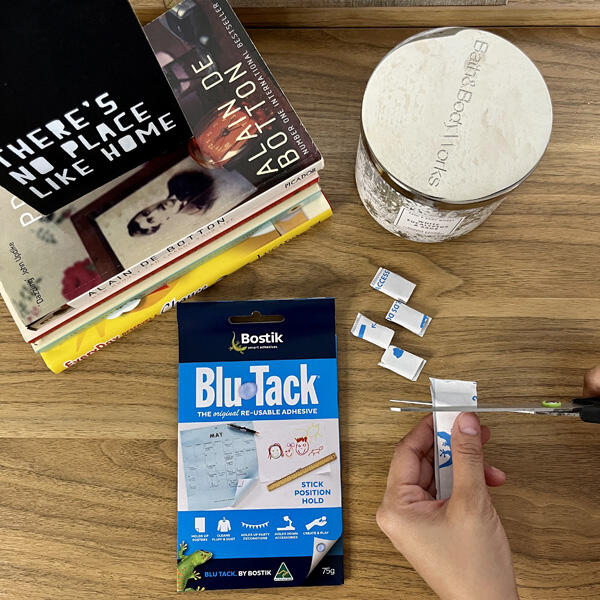 Bostik-DIY-PH-How to Keep Flowers in Place with Blu-Tack-Step 3-600x600