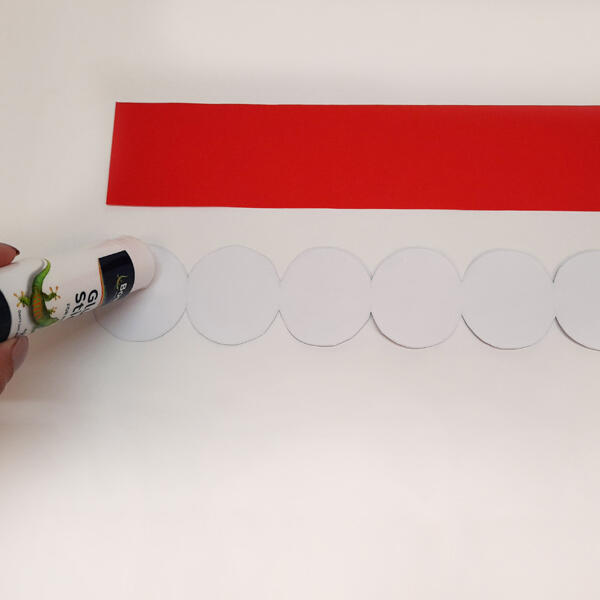 Bostik-DIY-South-Africa-Tutorial-Paper-Santa-Hat-step-3