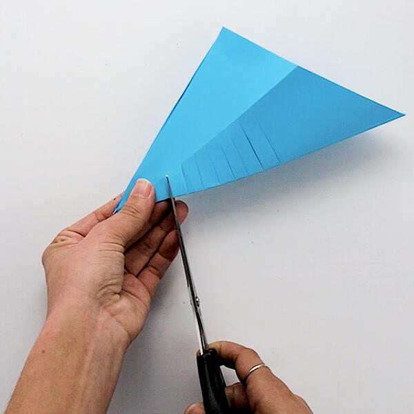 Bostik-DIY-South-Africa-Tutorial-Paper-Shark-step-4