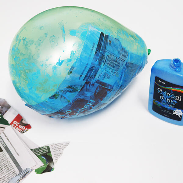 Bostik-DIY-tutorial-World-Globe-Step-3