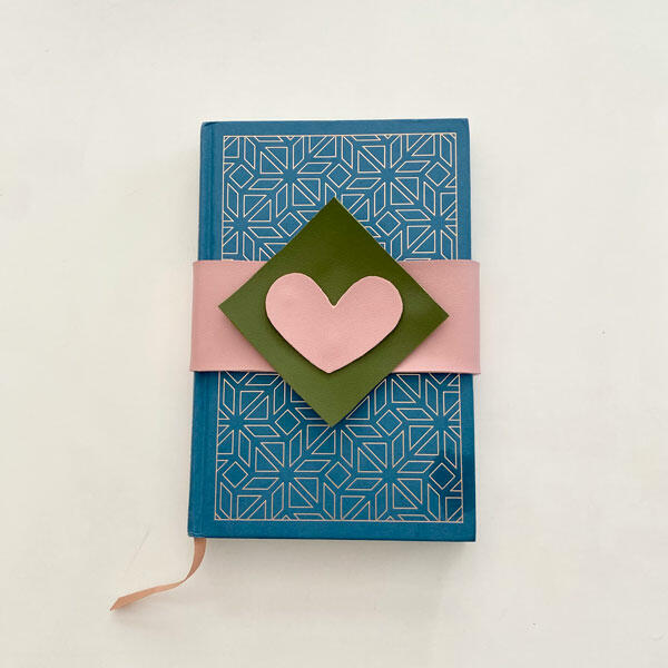 Bostik DIY Philippines tutorial how to create leather book band step 5