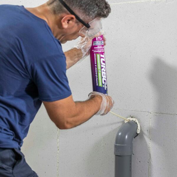 Bostik DIY Poland Tutorial Filling gaps around pipe block 11