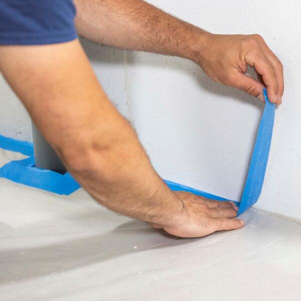 Bostik DIY Poland Tutorial Filling gaps around pipe block 2