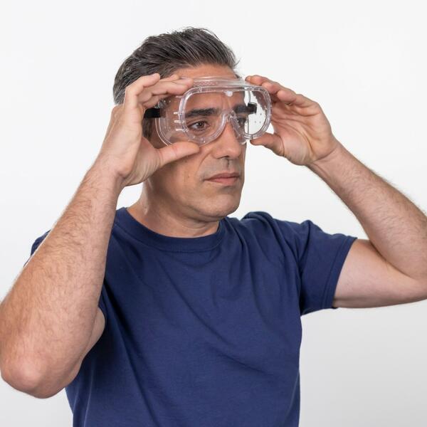 Bostik DIY Poland Tutorial Filling gaps around pipe block 3