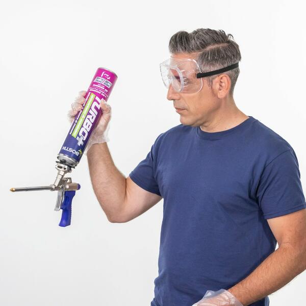 Bostik DIY Poland Tutorial Filling gaps around pipe block 5