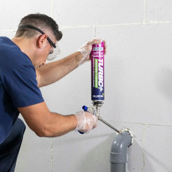 Bostik DIY Poland Tutorial Filling gaps around pipe block 8