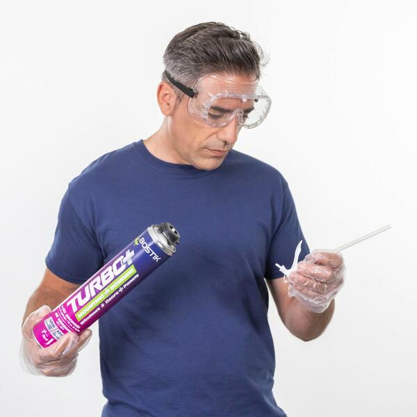 Bostik DIY Poland Tutorial Filling gaps around pipe block 9