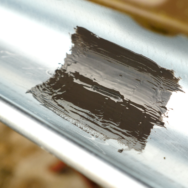 Bostik DIY Moldova Waterstop IMAGE repara fisura din jgheab Step 3