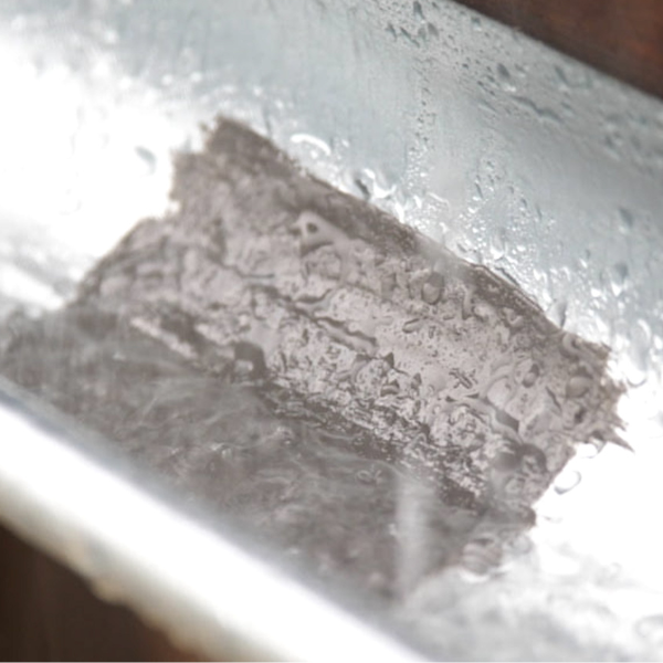 Bostik DIY Moldova Waterstop IMAGE repara fisura din jgheab Step 4