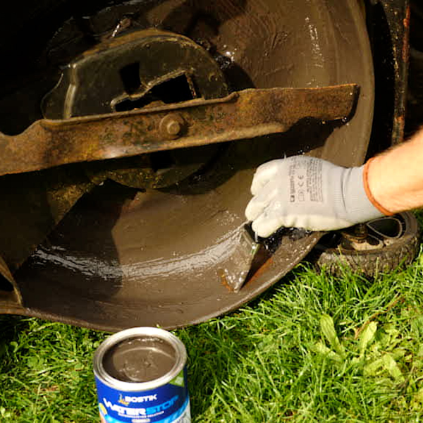 Bostik DIY Moldova Waterstop IMAGE repara sasiul masinii de tuns iarba  Step 2