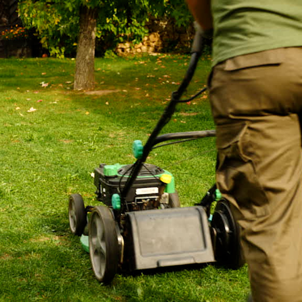 Bostik DIY Moldova Waterstop IMAGE repara sasiul masinii de tuns iarba Step 4