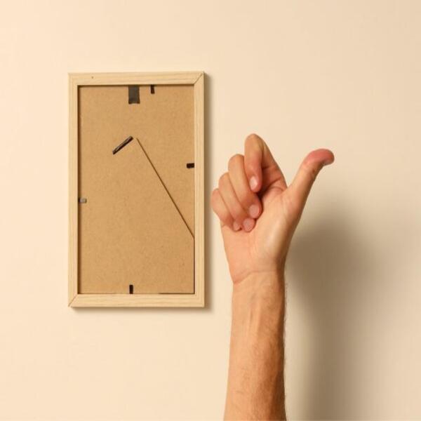 Bostik DIY Hungary ideas repair picture frame contact glue step 1