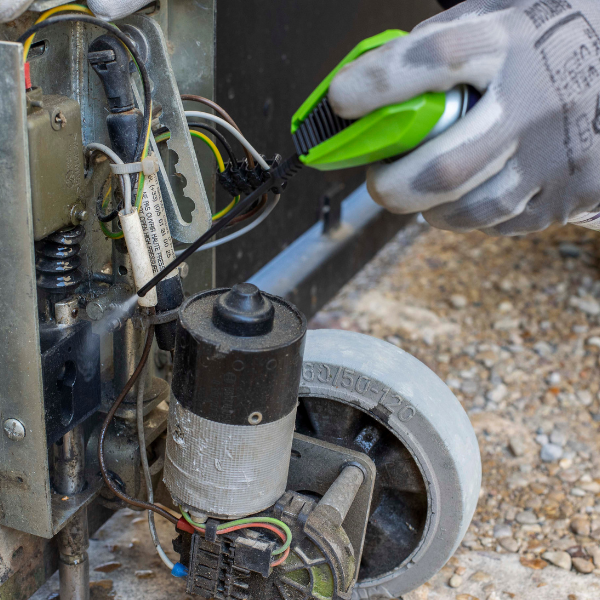 Bostik DIY Moldova intretinerea contactelor electrice step 3