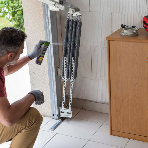 Bostik DIY Moldova lubrifierea mecanismelor step 1