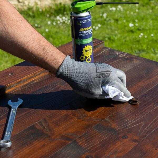 Bostik DIY Poland sposob na zapieczona srube step 3