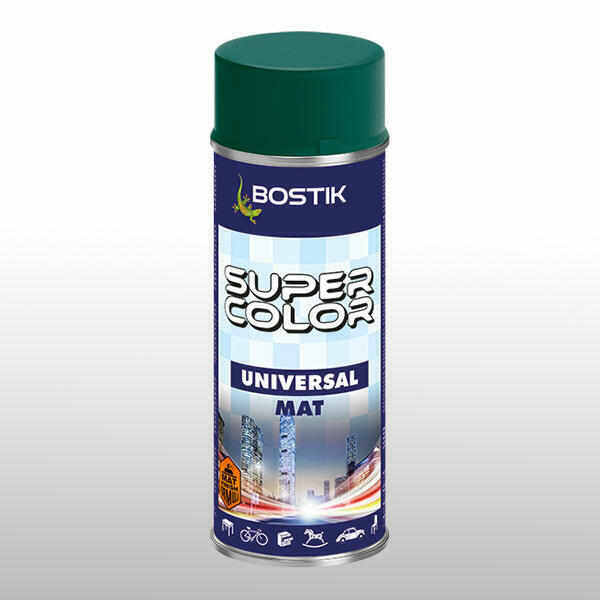 Matný sprej Bostik Super Color Universal so zeleným vrchnákom a mestskou grafikou, vhodný na rôzne matné aplikácie na kov, plast aj drevo.