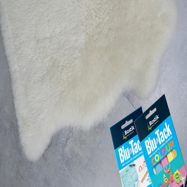 Bostik DIY Hong Kong Mandarin Chinese tutorial how to keep your floor rugs in place using blu tack step 4