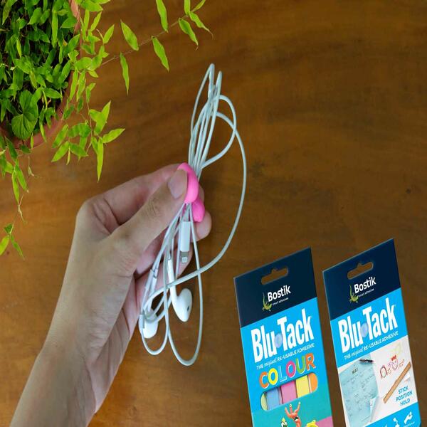 Bostik DIY Hong Kong Mandarin Chinese tutorial quick and easy way to organize your earphones with blu tack colour step 2