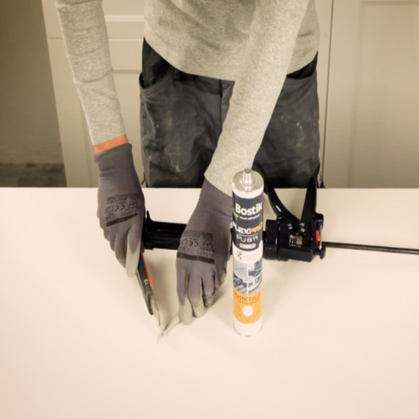 DIY Bostik Moldova Cum lipesti o tigla ceramica semicirculara pas 2