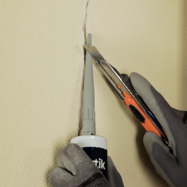 DIY Bostik Moldova Pu 811 Cum repari fisura din perete pas 3